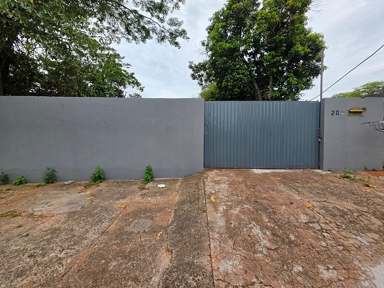 Casa quintal amplo piscina 5 minutos do Paraguai