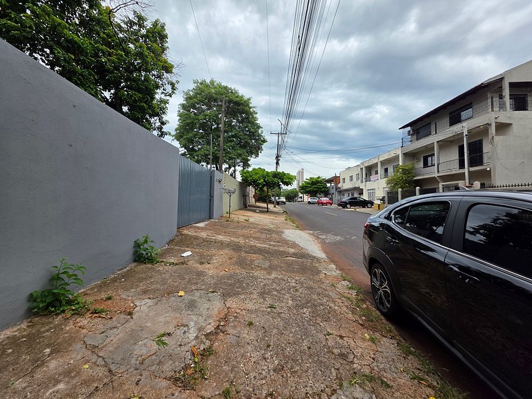 Casa quintal amplo piscina 5 minutos do Paraguai