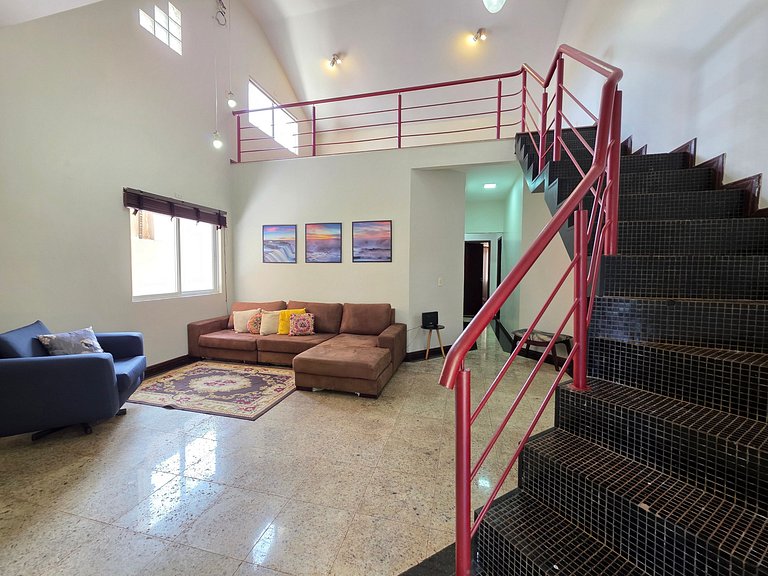 Casa em bairro nobre 2 suites + 1 quarto