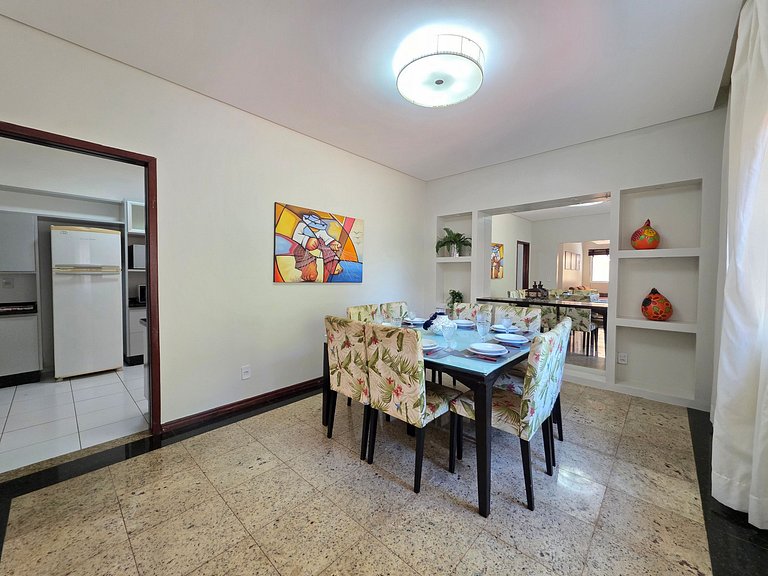 Casa em bairro nobre 2 suites + 1 quarto