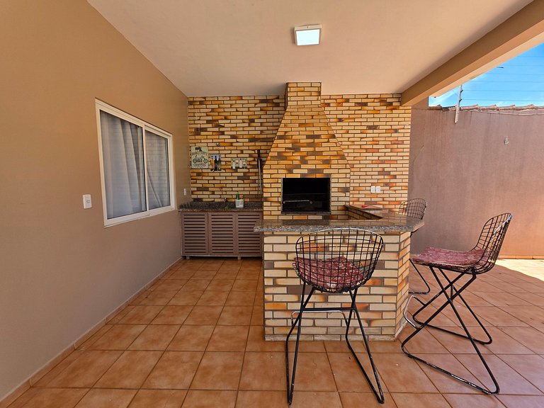 Casa em bairro nobre 2 suites + 1 quarto