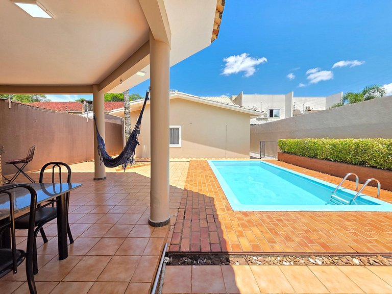 Casa em bairro nobre 2 suites + 1 quarto