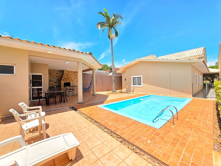 Casa em bairro nobre 2 suites + 1 quarto