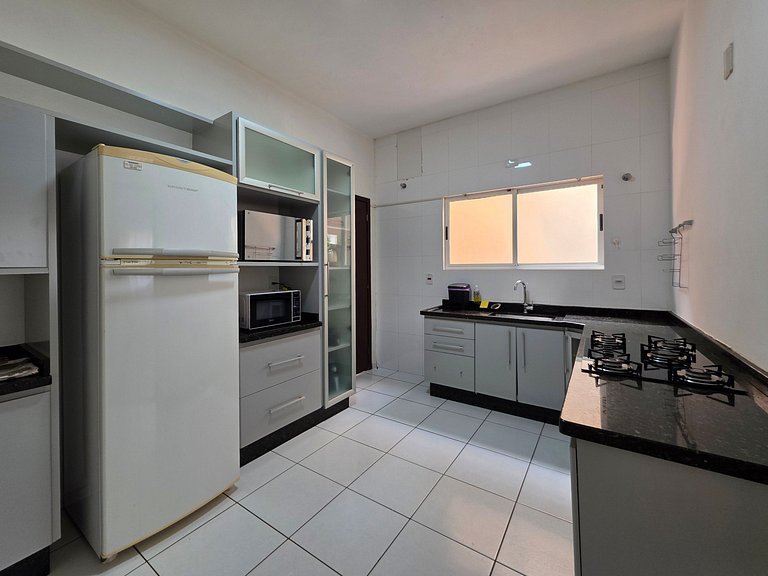 Casa em bairro nobre 2 suites + 1 quarto