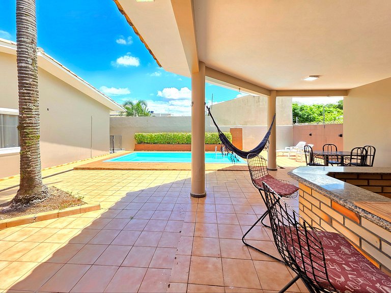 Casa em bairro nobre 2 suites + 1 quarto