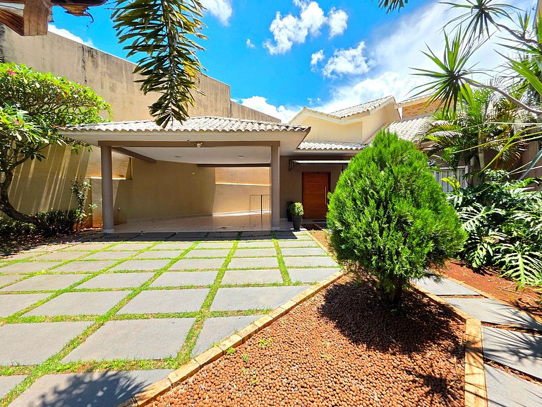 Casa em bairro nobre 2 suites + 1 quarto