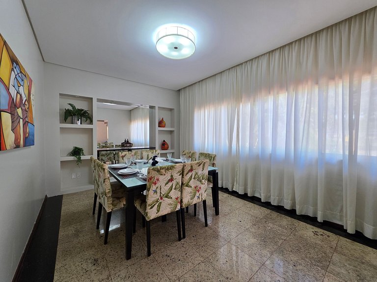 Casa em bairro nobre 2 suites + 1 quarto