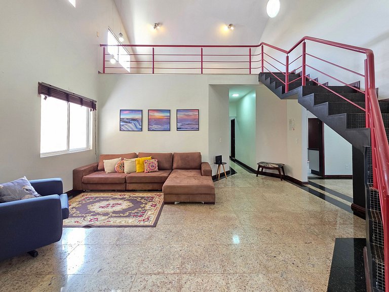 Casa em bairro nobre 2 suites + 1 quarto