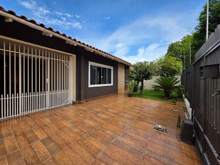 Casa Familiar em rua tranquila 10min Centro