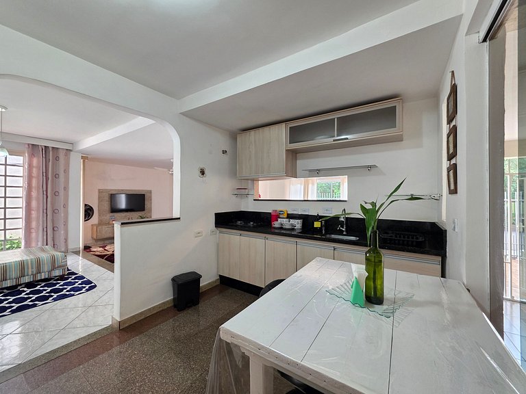 Casa Familiar em rua tranquila 10min Centro