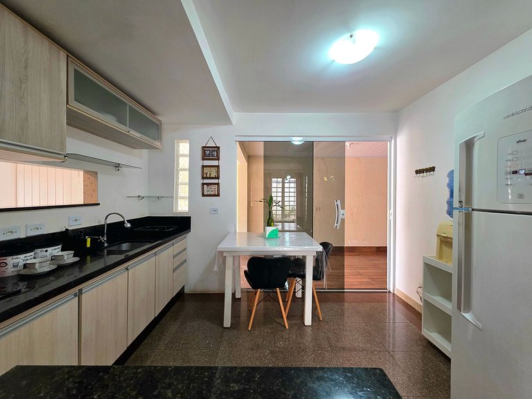 Casa Familiar em rua tranquila 10min Centro