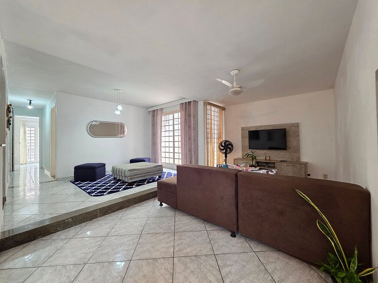Casa Familiar em rua tranquila 10min Centro