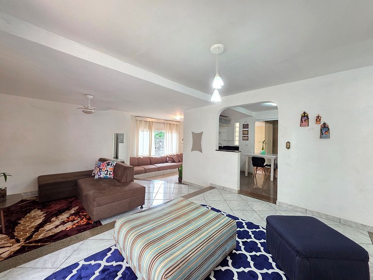 Casa Familiar em rua tranquila 10min Centro