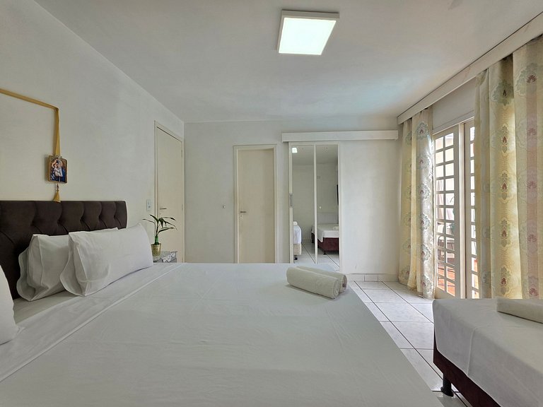 Casa Familiar em rua tranquila 10min Centro