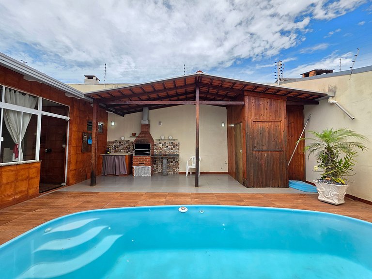 Casa Familiar em rua tranquila 10min Centro