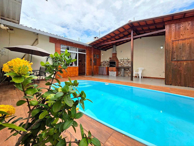 Casa Familiar em rua tranquila 10min Centro