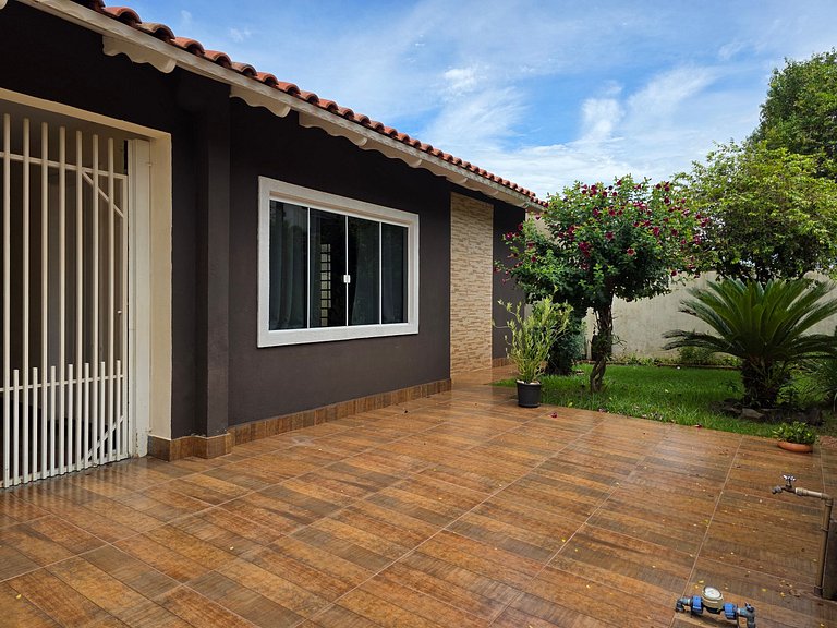 Casa Familiar em rua tranquila 10min Centro