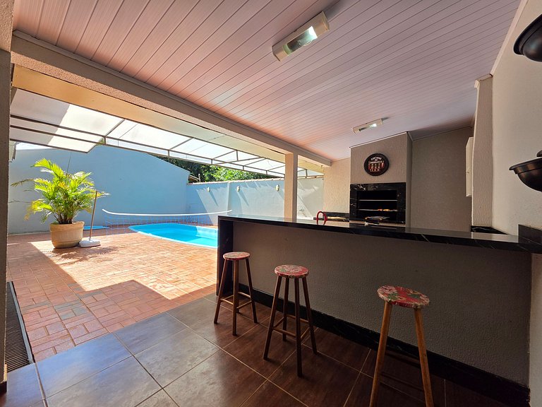 Casa Familiar - Área de Lazer - bairro tranquilo