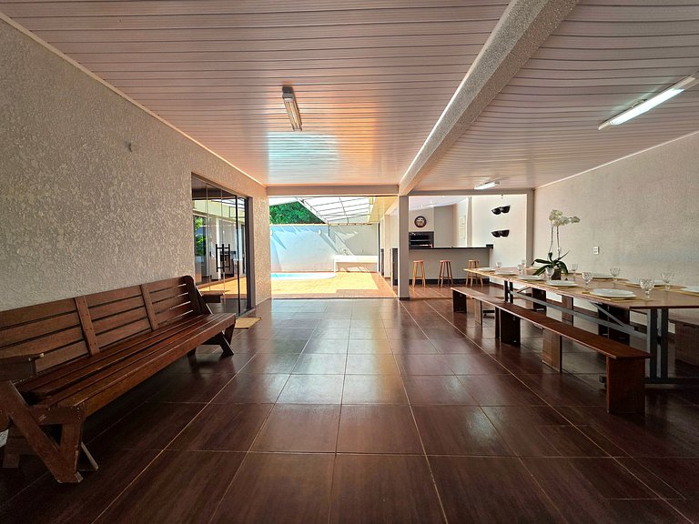 Casa Familiar - Área de Lazer - bairro tranquilo