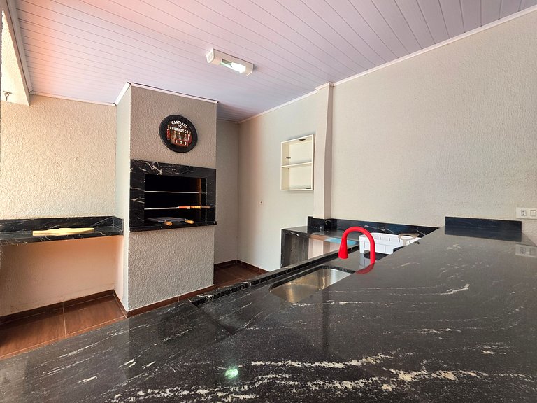 Casa Familiar - Área de Lazer - bairro tranquilo