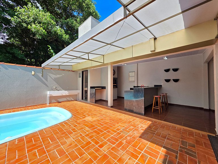 Casa Familiar - Área de Lazer - bairro tranquilo