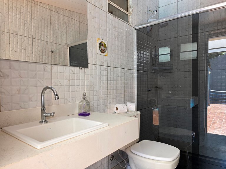 Casa Familiar - Área de Lazer - bairro tranquilo