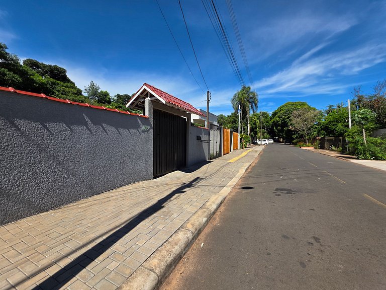 Casa Familiar - Área de Lazer - bairro tranquilo