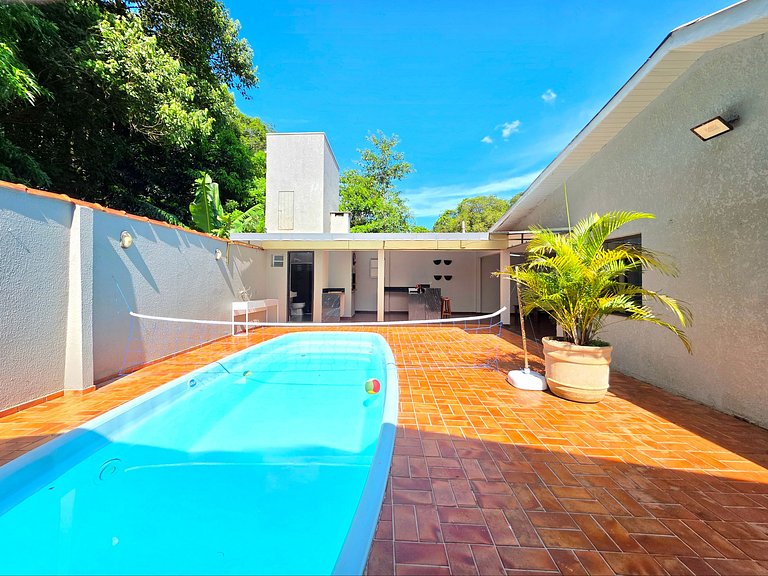 Casa Familiar - Área de Lazer - bairro tranquilo