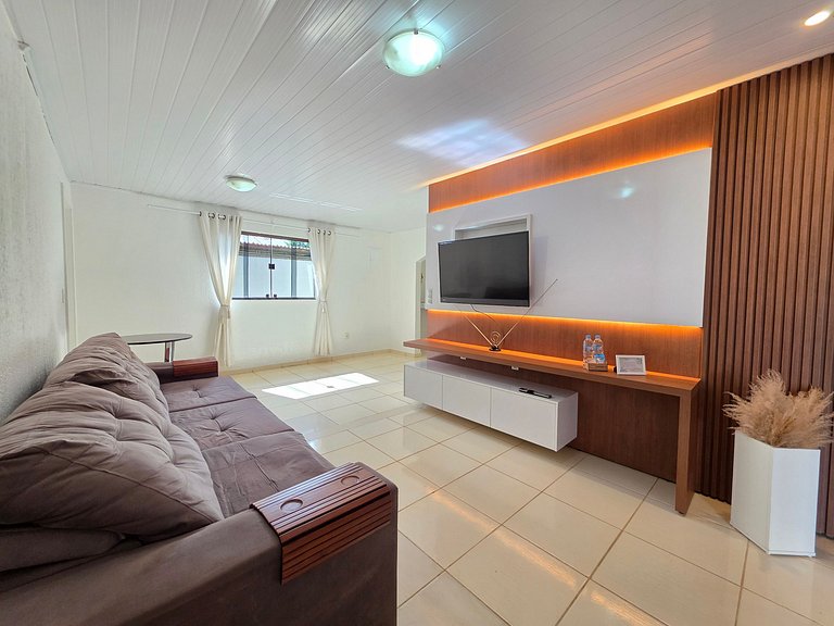 Casa Familiar - Área de Lazer - bairro tranquilo