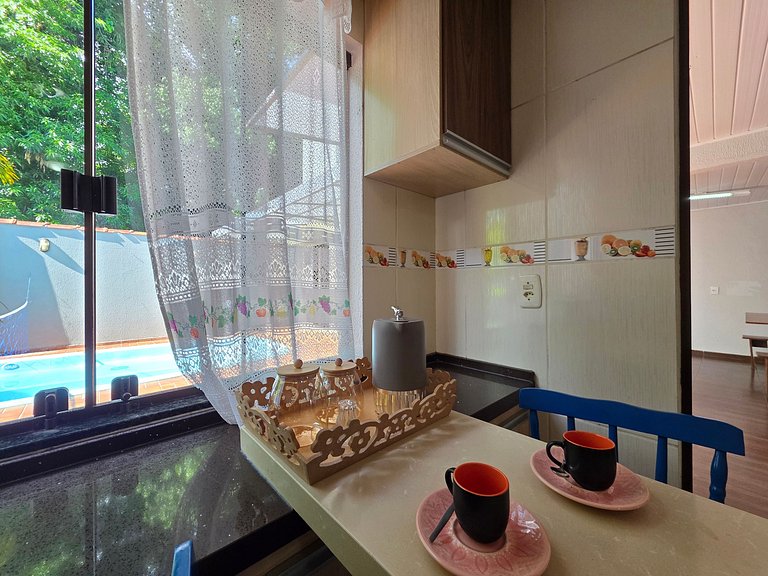 Casa Familiar - Área de Lazer - bairro tranquilo