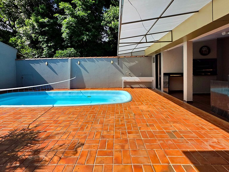 Casa Familiar - Área de Lazer - bairro tranquilo