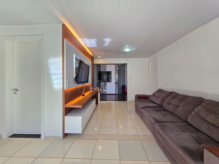 Casa Familiar - Área de Lazer - bairro tranquilo