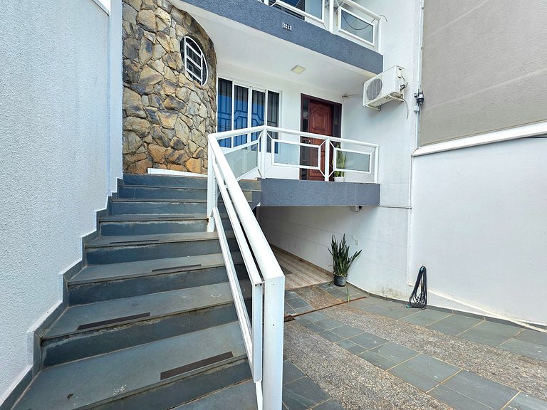 Sobrado na principal Av da Vila A, 10min Paraguai