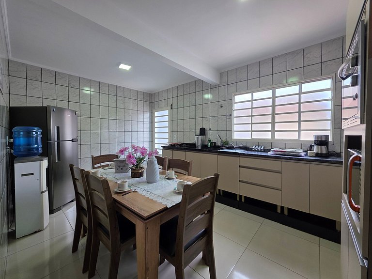 Sobrado na principal Av da Vila A, 10min Paraguai