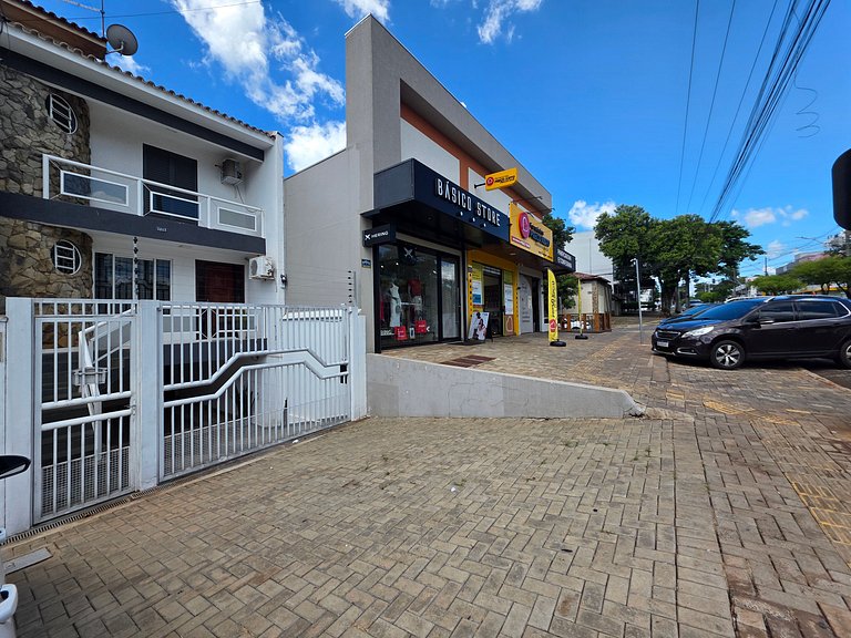 Sobrado na principal Av da Vila A, 10min Paraguai