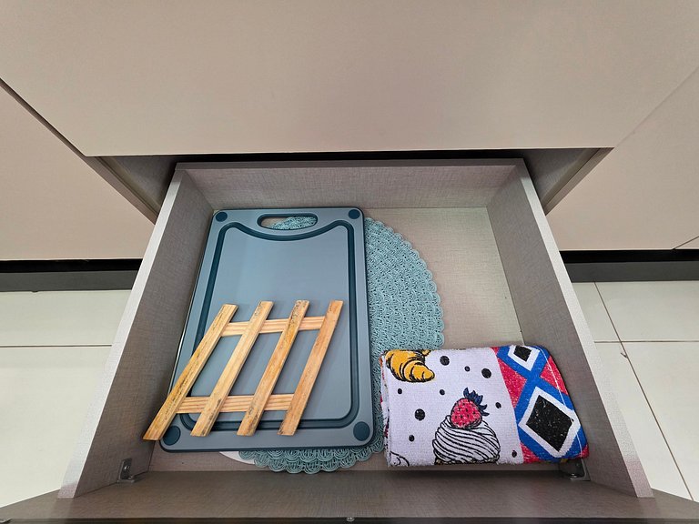 Sobrado na principal Av da Vila A, 10min Paraguai