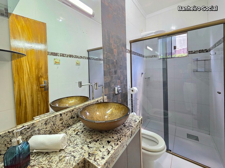 Casa 2 quartos 2 banheiros - 10 min centro