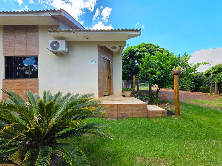 Casa 2 quartos 2 banheiros - 10 min centro