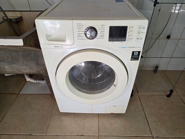 Casa 2 quartos 2 banheiros - 10 min centro