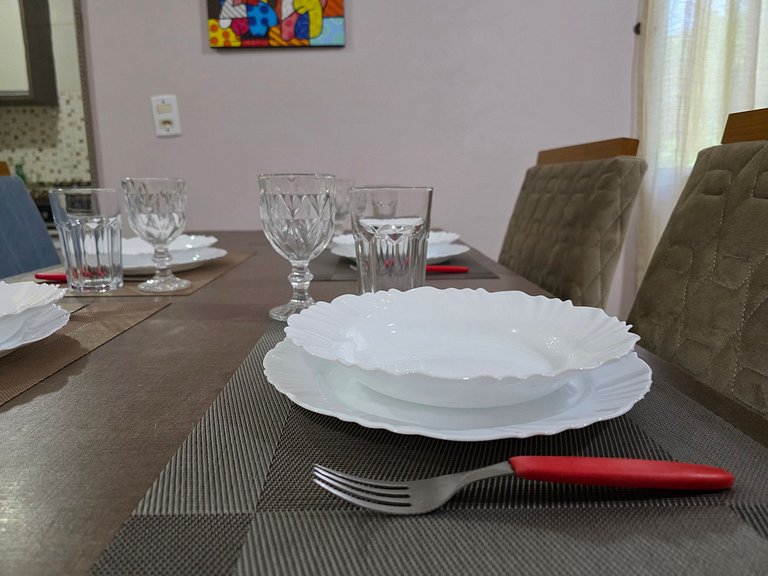 Casa 2 quartos 2 banheiros - 10 min centro