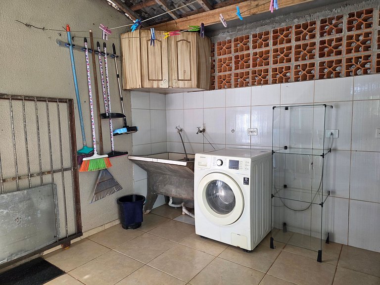 Casa 2 quartos 2 banheiros - 10 min centro