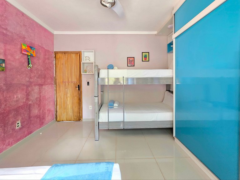 Casa 2 quartos 2 banheiros - 10 min centro