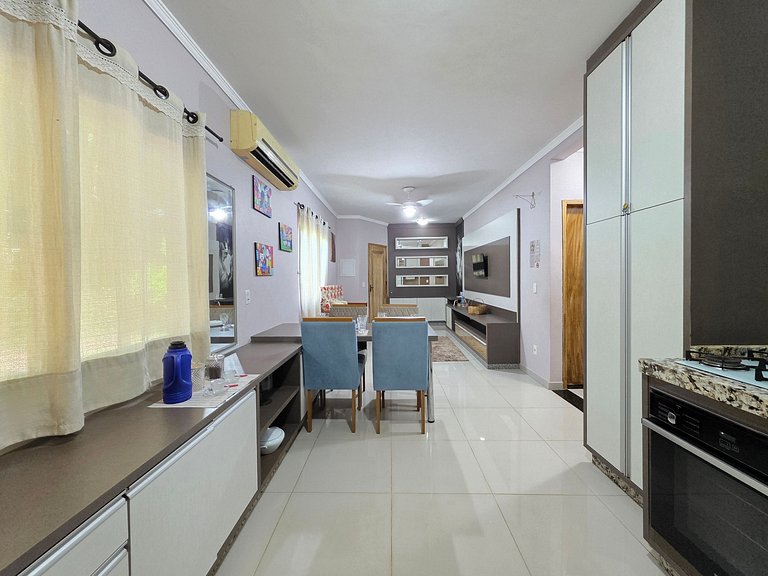 Casa 2 quartos 2 banheiros - 10 min centro