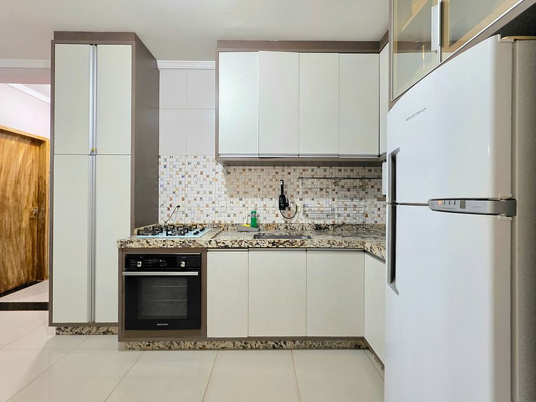 Casa 2 quartos 2 banheiros - 10 min centro