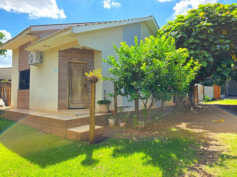 Casa 2 quartos 2 banheiros - 10 min centro