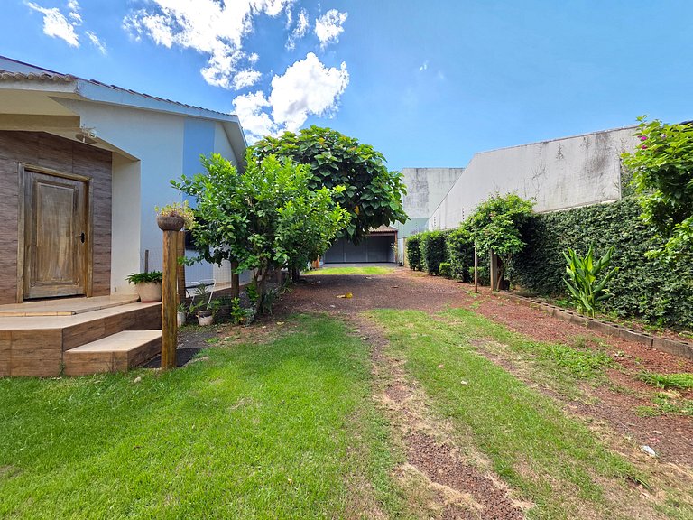 Casa 2 quartos 2 banheiros - 10 min centro