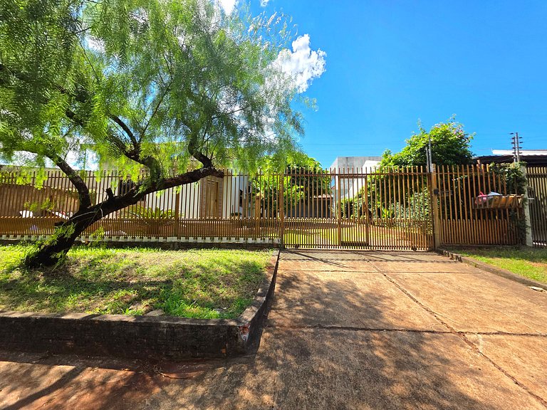 Casa 2 quartos 2 banheiros - 10 min centro