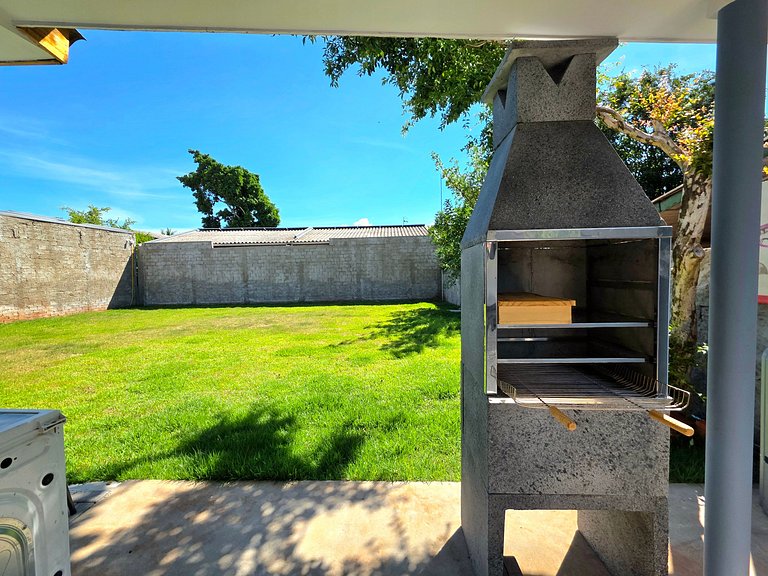 Casa Familiar com quintal amplo 3 quartos