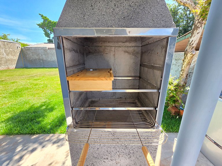 Casa Familiar com quintal amplo 3 quartos