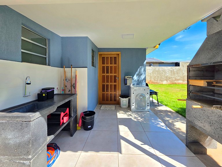 Casa Familiar com quintal amplo 3 quartos